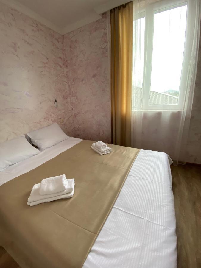 Holiday House Chkonia Hotel Batumi Eksteriør billede