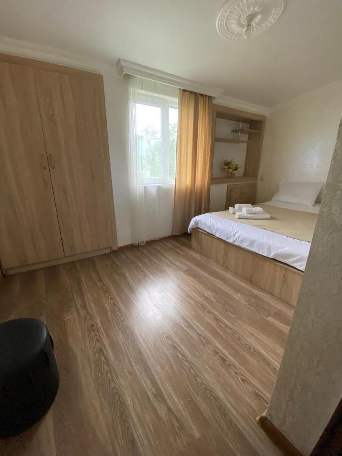 Holiday House Chkonia Hotel Batumi Eksteriør billede