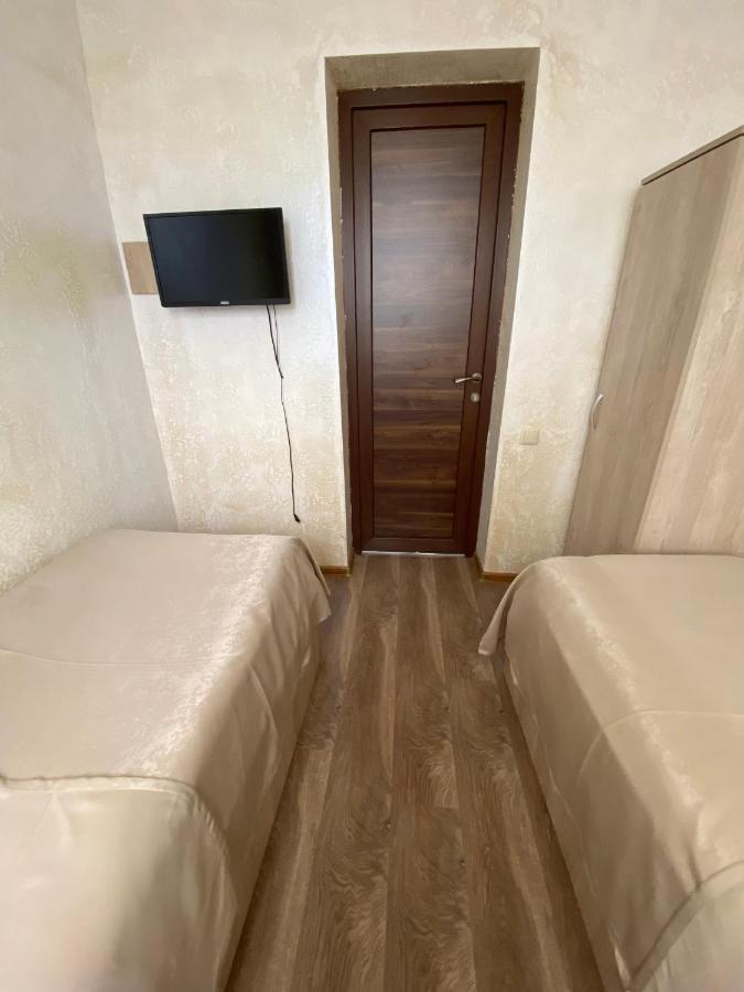 Holiday House Chkonia Hotel Batumi Eksteriør billede