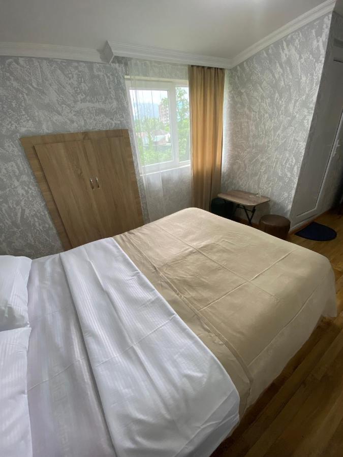 Holiday House Chkonia Hotel Batumi Eksteriør billede