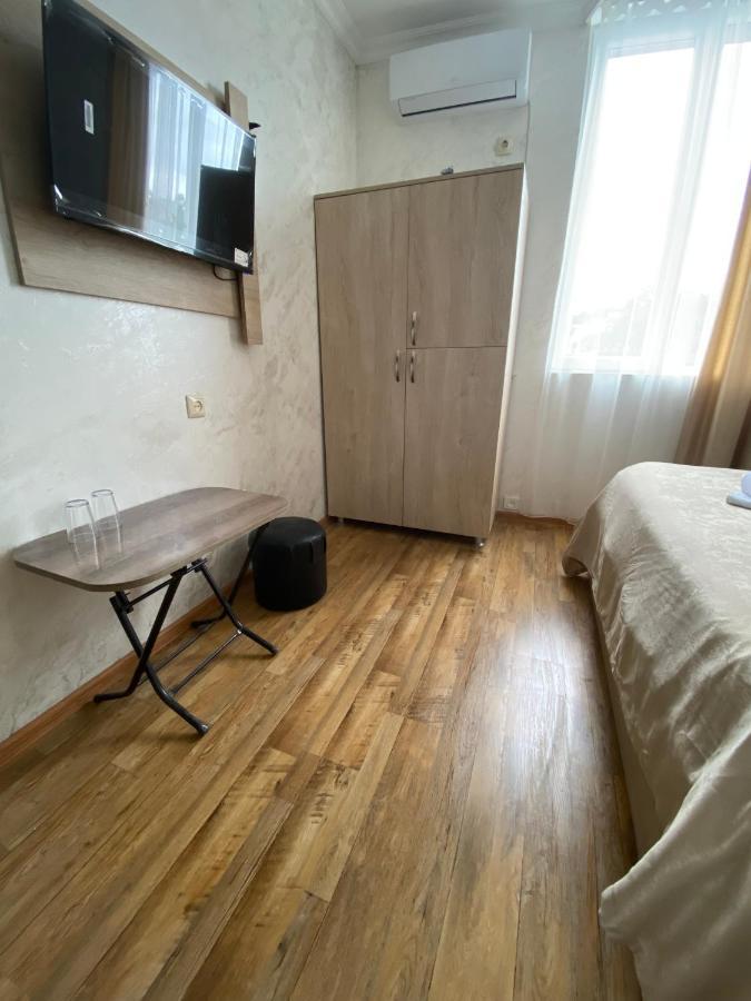 Holiday House Chkonia Hotel Batumi Eksteriør billede