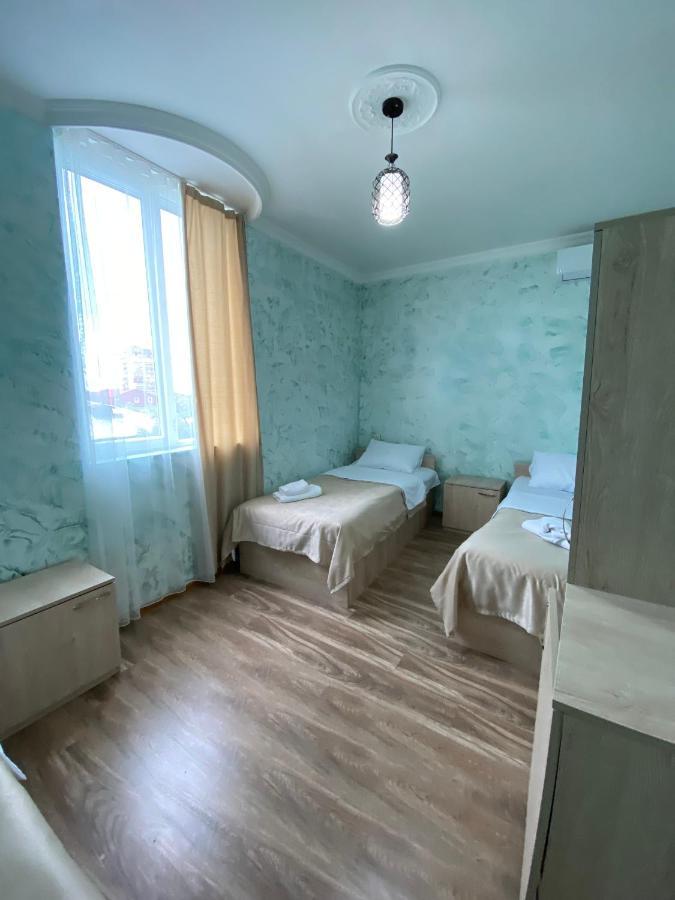 Holiday House Chkonia Hotel Batumi Eksteriør billede