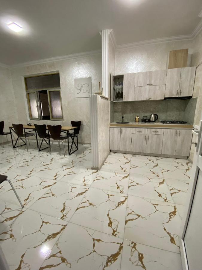 Holiday House Chkonia Hotel Batumi Eksteriør billede